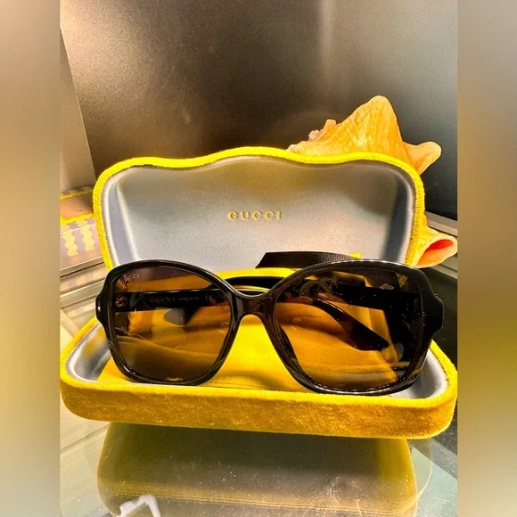 GUCCI Black Square Sunglasses - Picture 1 of 10